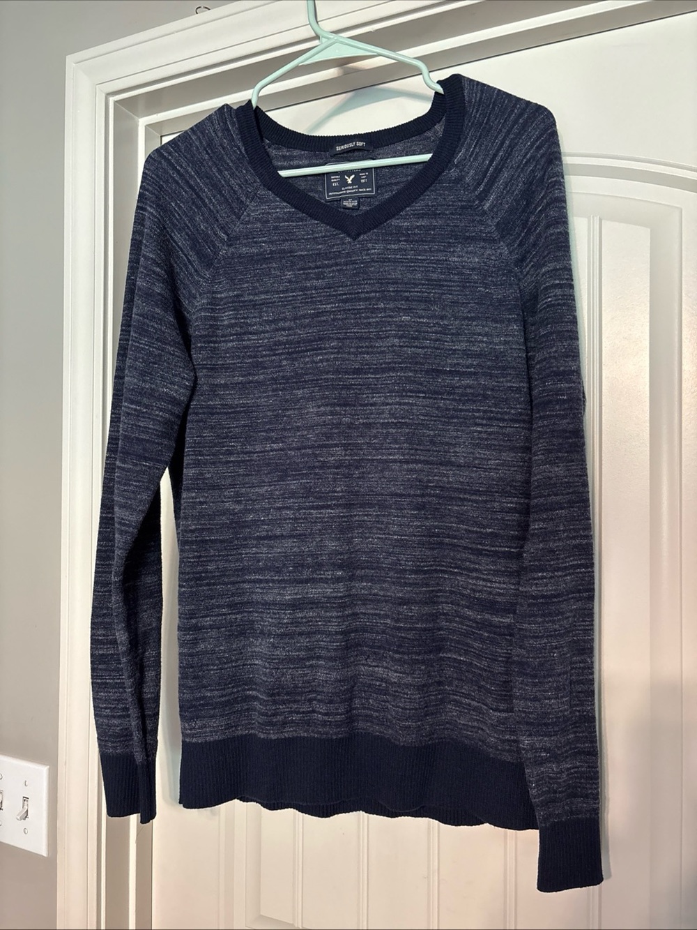 American Eagle Outfitters Navy Heather V‑Neck Sweater medium tall EUC